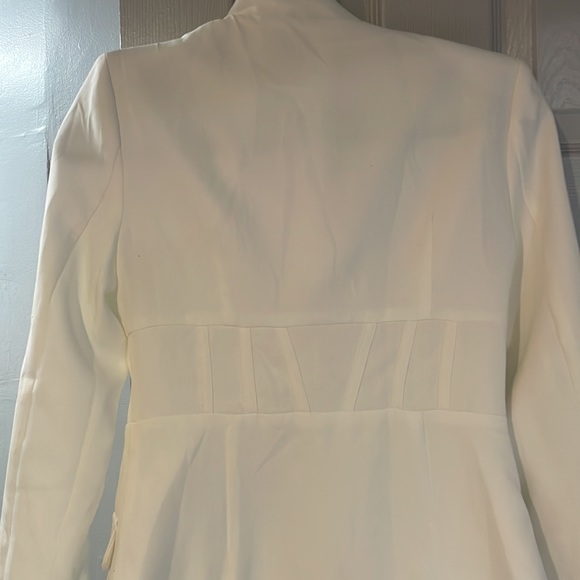 Pretty little thing, white, fitted, blazer with light shoulder padding - Picture 6 of 9
